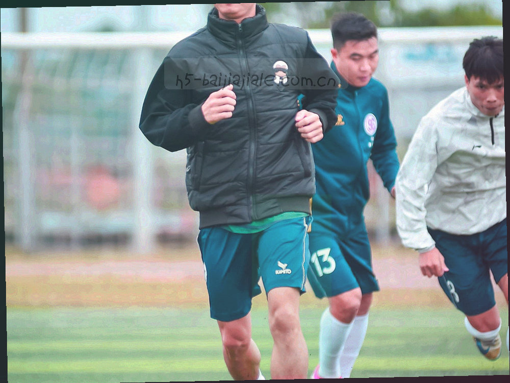 桌面与移动设备轮廓并列排布，旁边是对照勾选清单，用于排查浏览器兼容情况